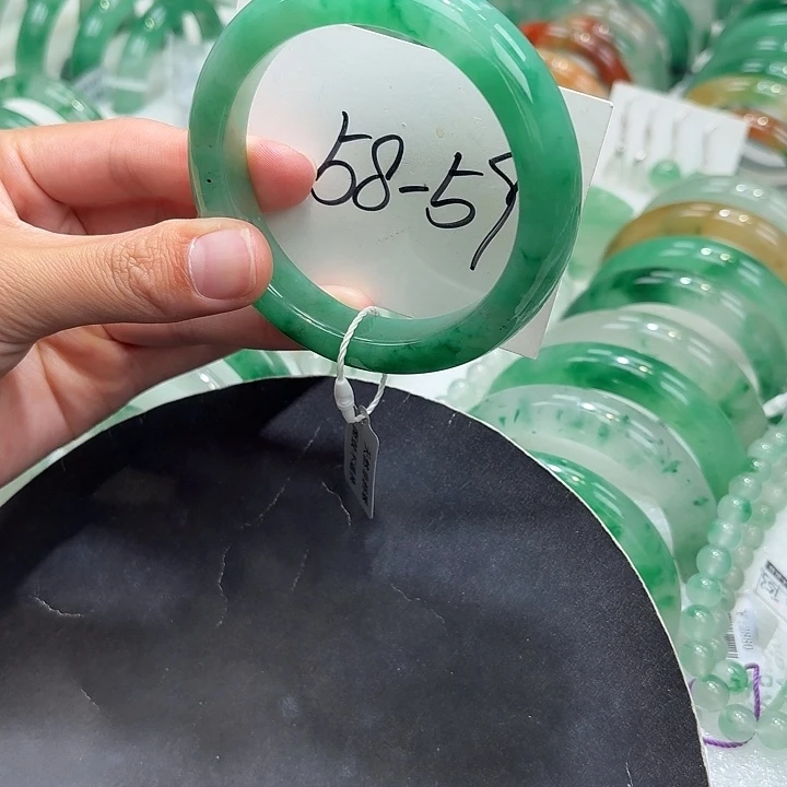 未镶嵌手镯石英质玉（非洲翠）
