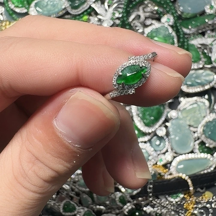 翡翠未镶嵌颈饰天然A货翡翠放漏