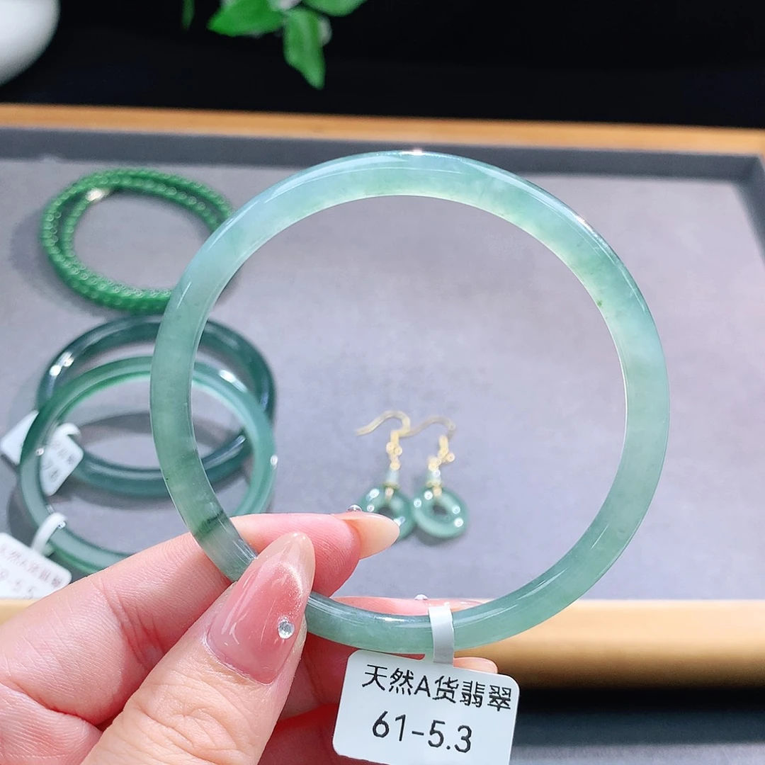 未镶嵌手镯（圆镯）翡翠