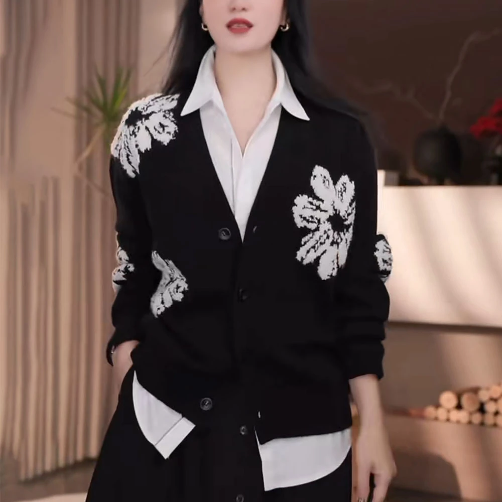 秋冬新款女黑色V领针织开衫慵懒高级感宽松刺绣花朵毛衣外套上衣