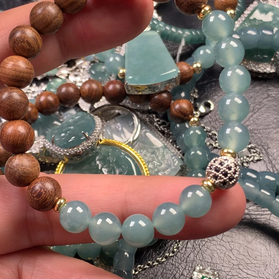 翡翠未镶嵌颈饰手串