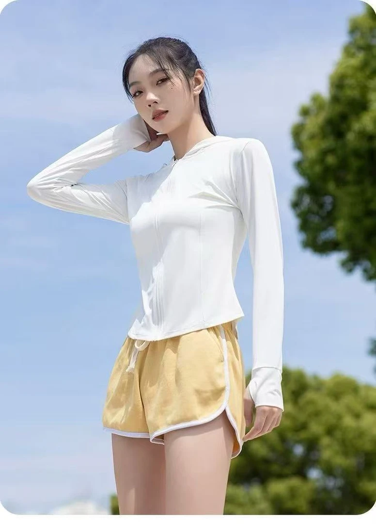 白色防晒衣（偏小），实物以直播间为准
