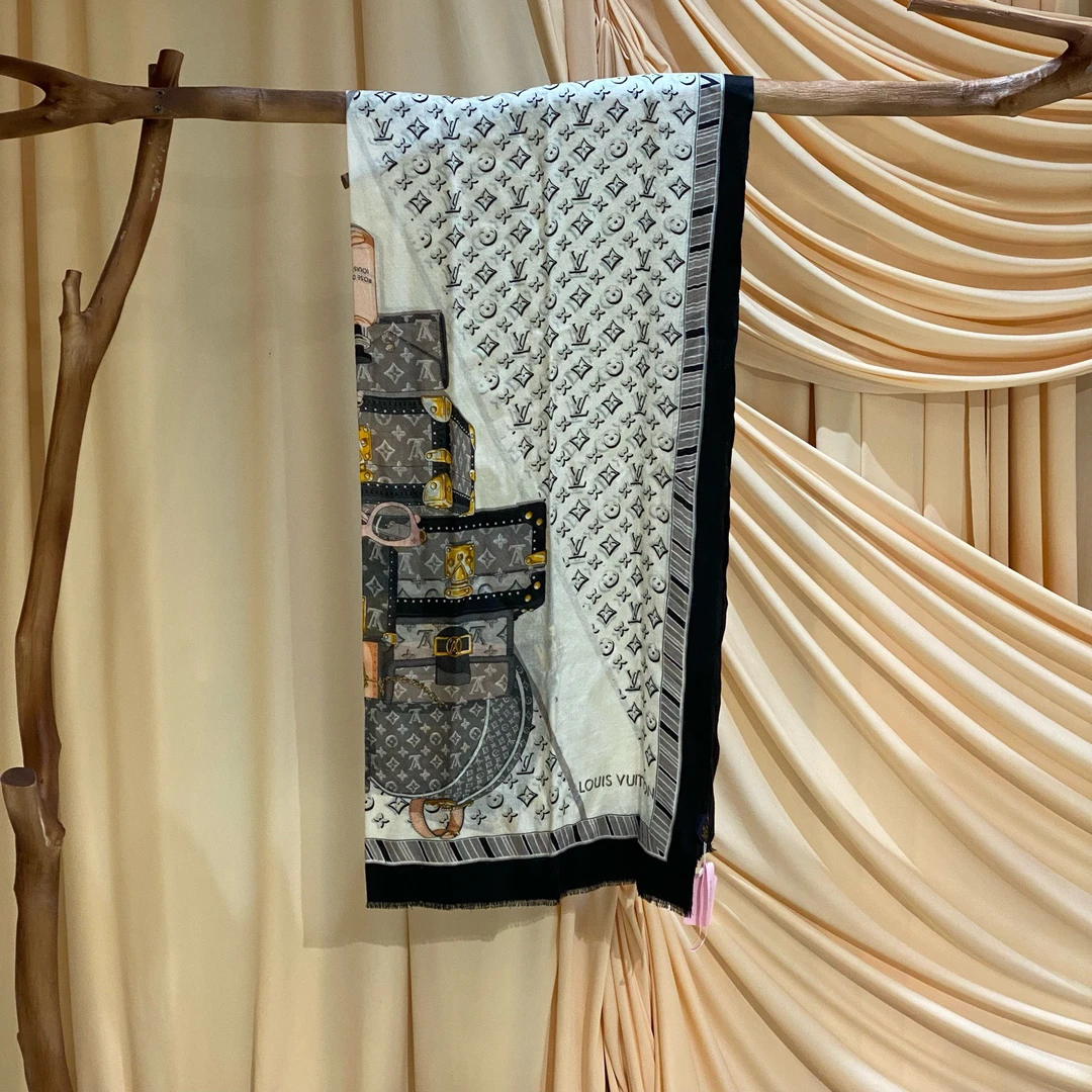 99新 LouisVuitton/路易威登 黑色老花流苏丝巾围巾/35764