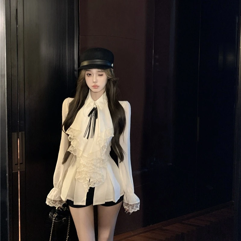 秋冬新款归国千金法式复古宫廷风蕾丝荷叶边衬衫内搭上衣女配短裤