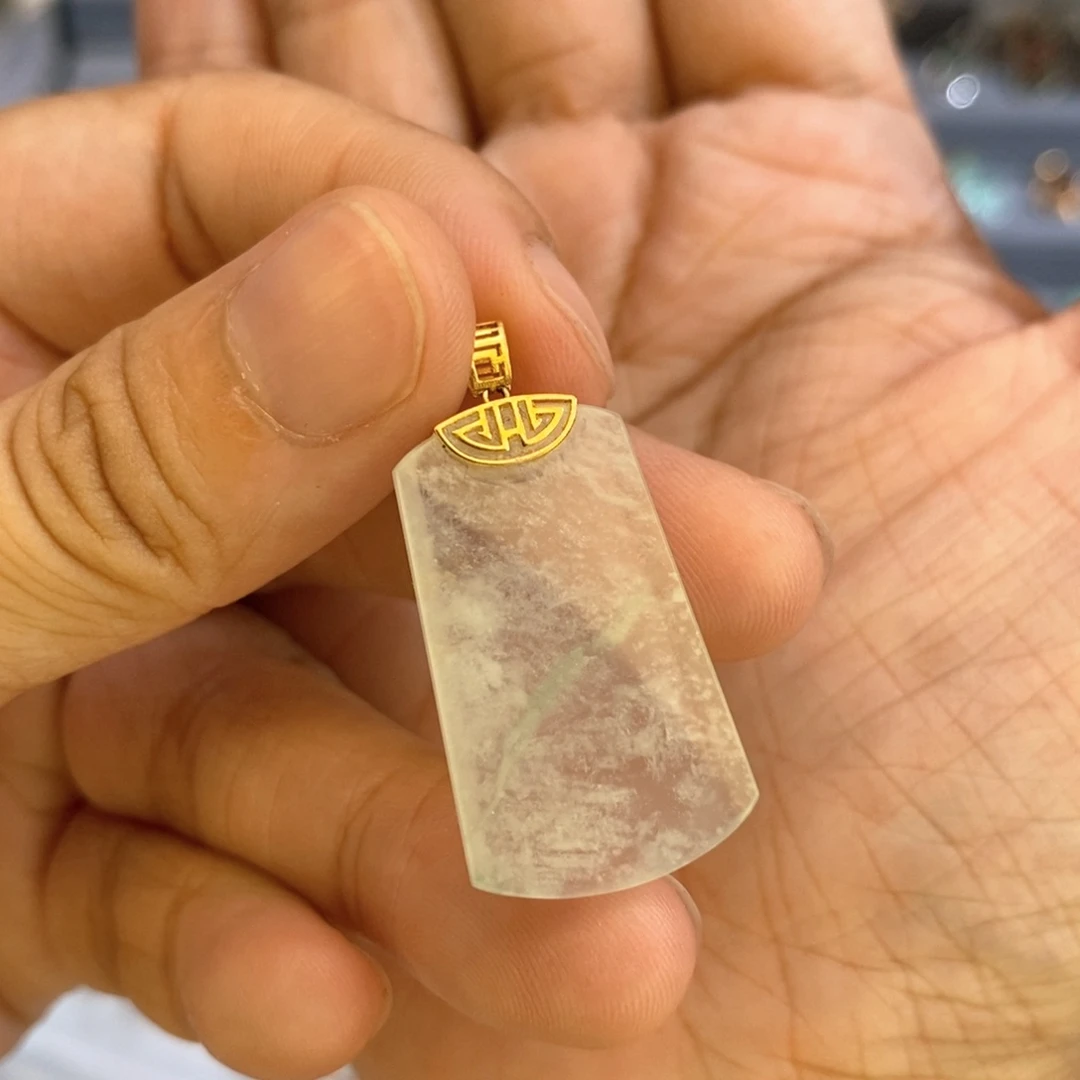 忘***谁颈饰18K金镶嵌翡翠无事牌