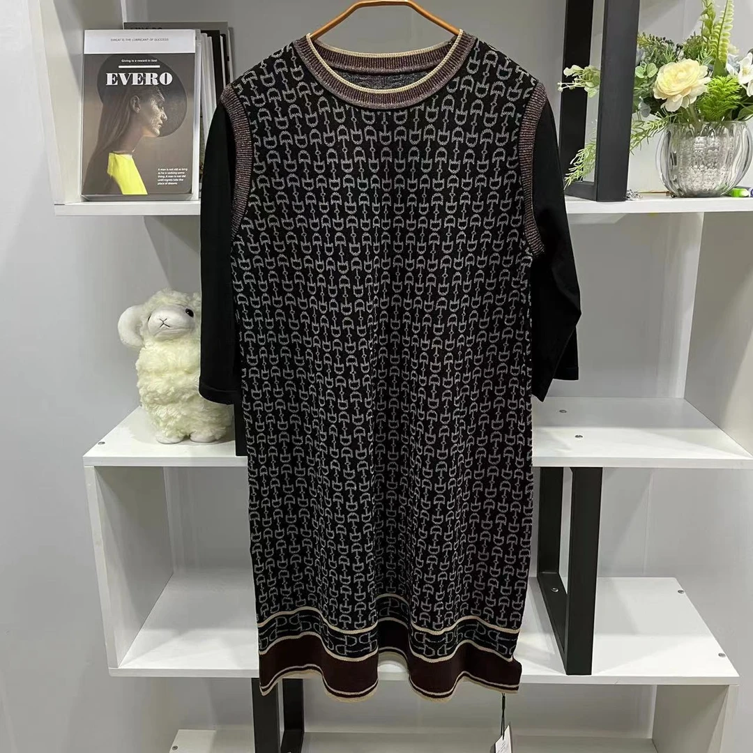 LZ5029【春季新款 轻奢定制】时尚圆领黑色字母印花拼色毛衣裙