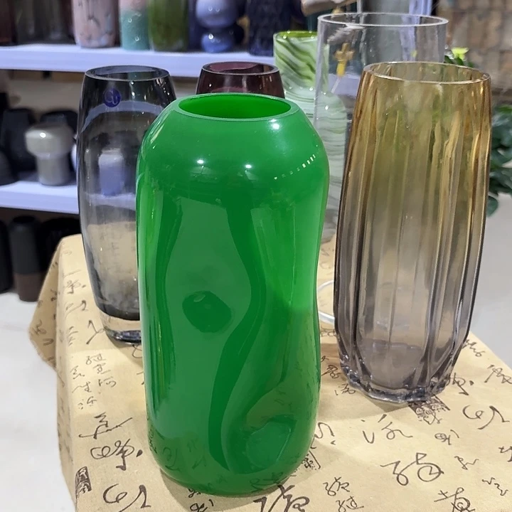 高度27厘米的绿色花瓶