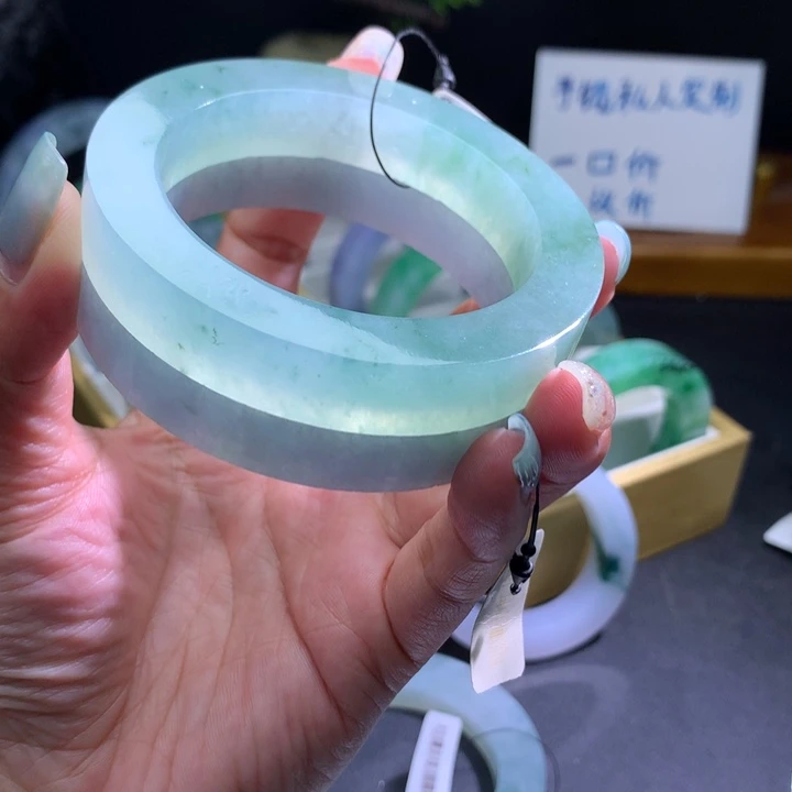 未镶嵌翡翠手镯定制翡翠