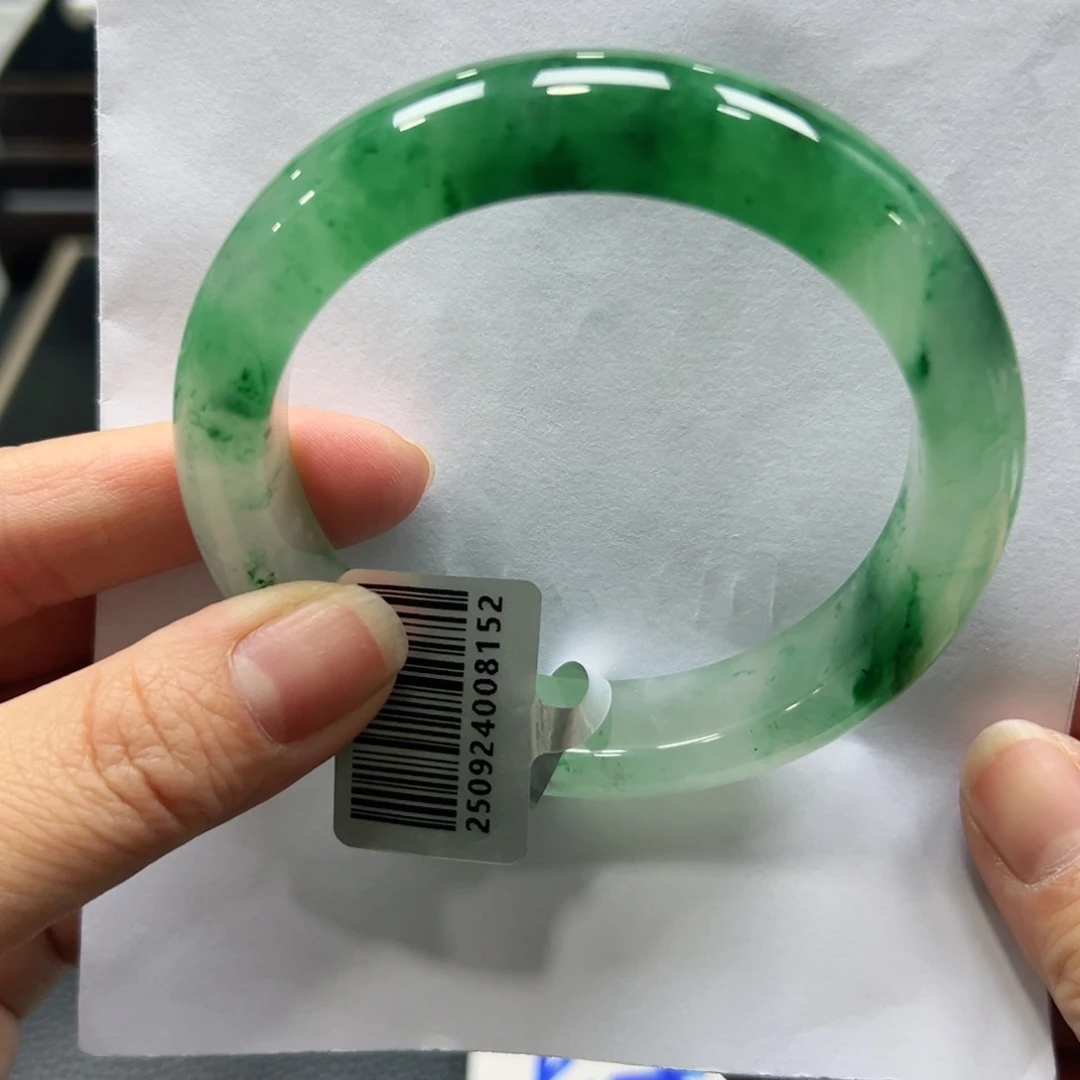 h***r石英质玉（非洲翠）未镶嵌手镯