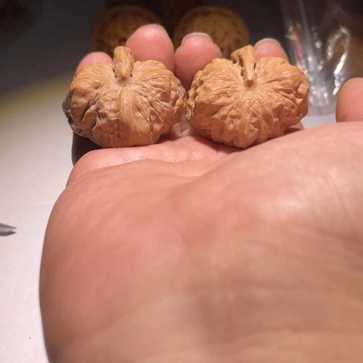 文玩核桃把件蛤蟆异形