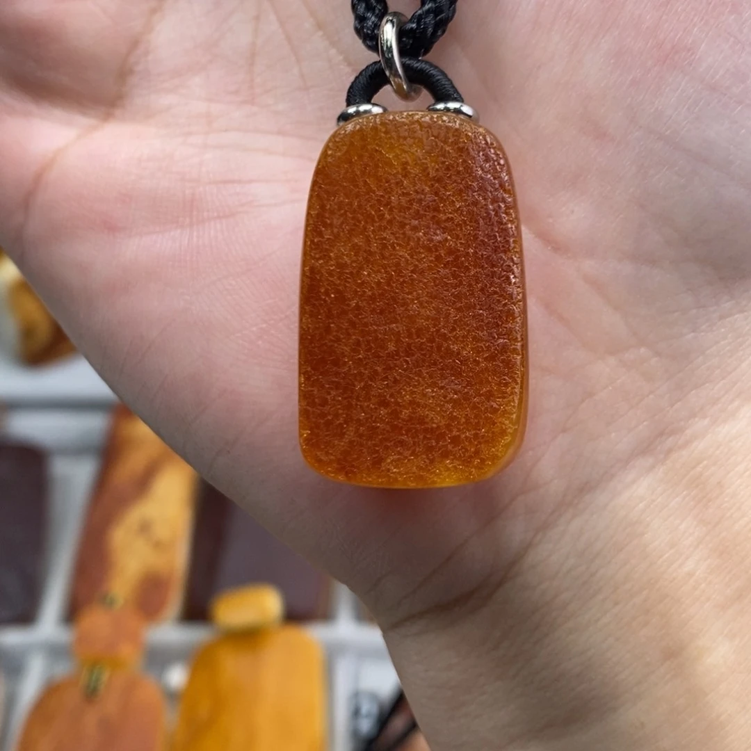 琥珀吊坠(赠链)未镶嵌