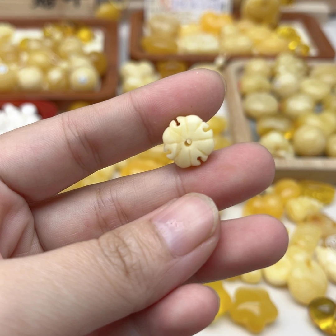 蜜蜡未镶嵌裸石配饰