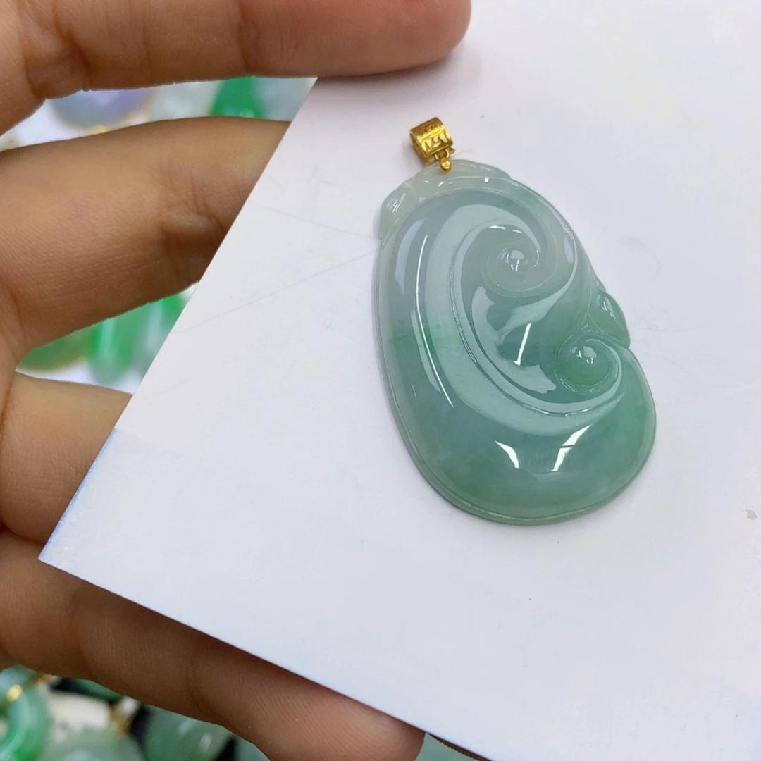 翡翠18K金镶嵌颈饰翡翠