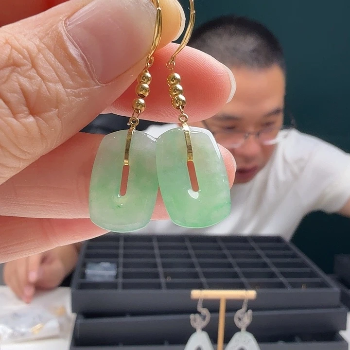 翡翠18K金镶嵌耳饰天然翡翠