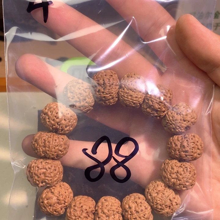 吊坠金刚菩提木*4。