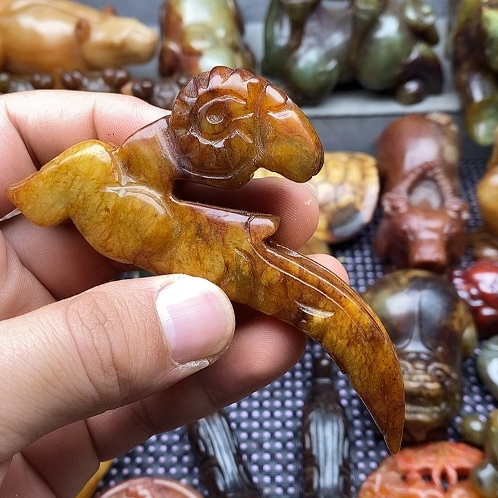 未镶嵌蛇纹石玉颈饰