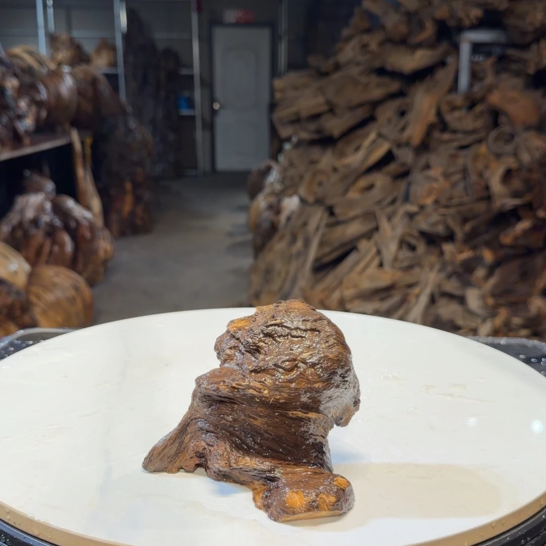 ****耶木王一刀琥珀木摆件141