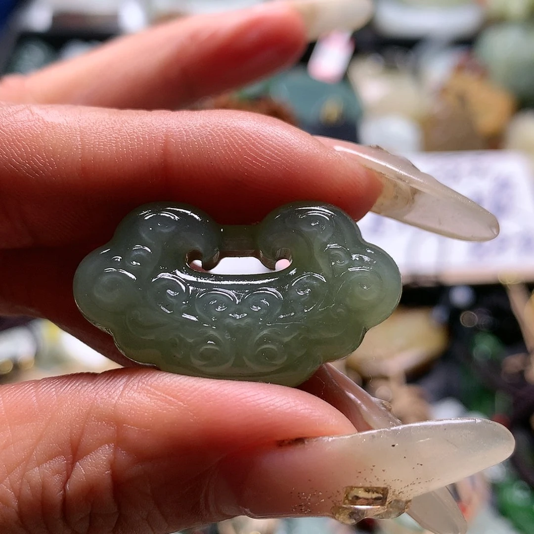 和田玉吊坠未镶嵌马*红