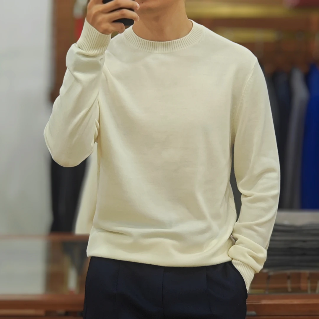 杰*亚羊毛纱线象牙白针织衫
