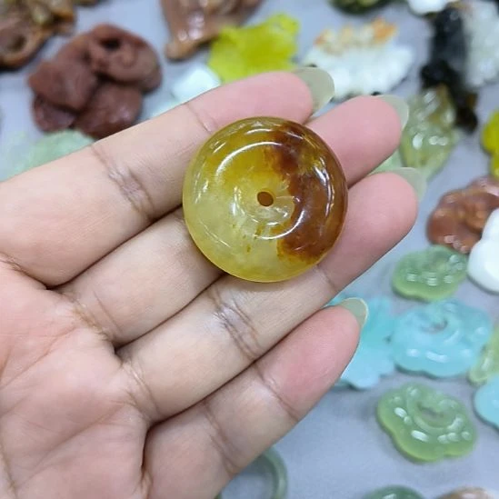 未镶嵌蛇纹石玉颈饰