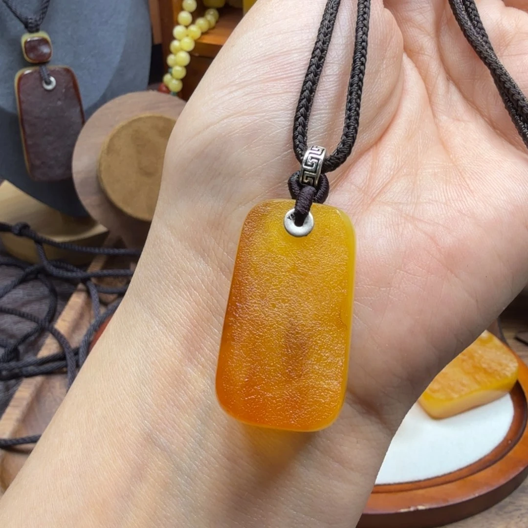 未镶嵌吊坠(赠链)琥珀