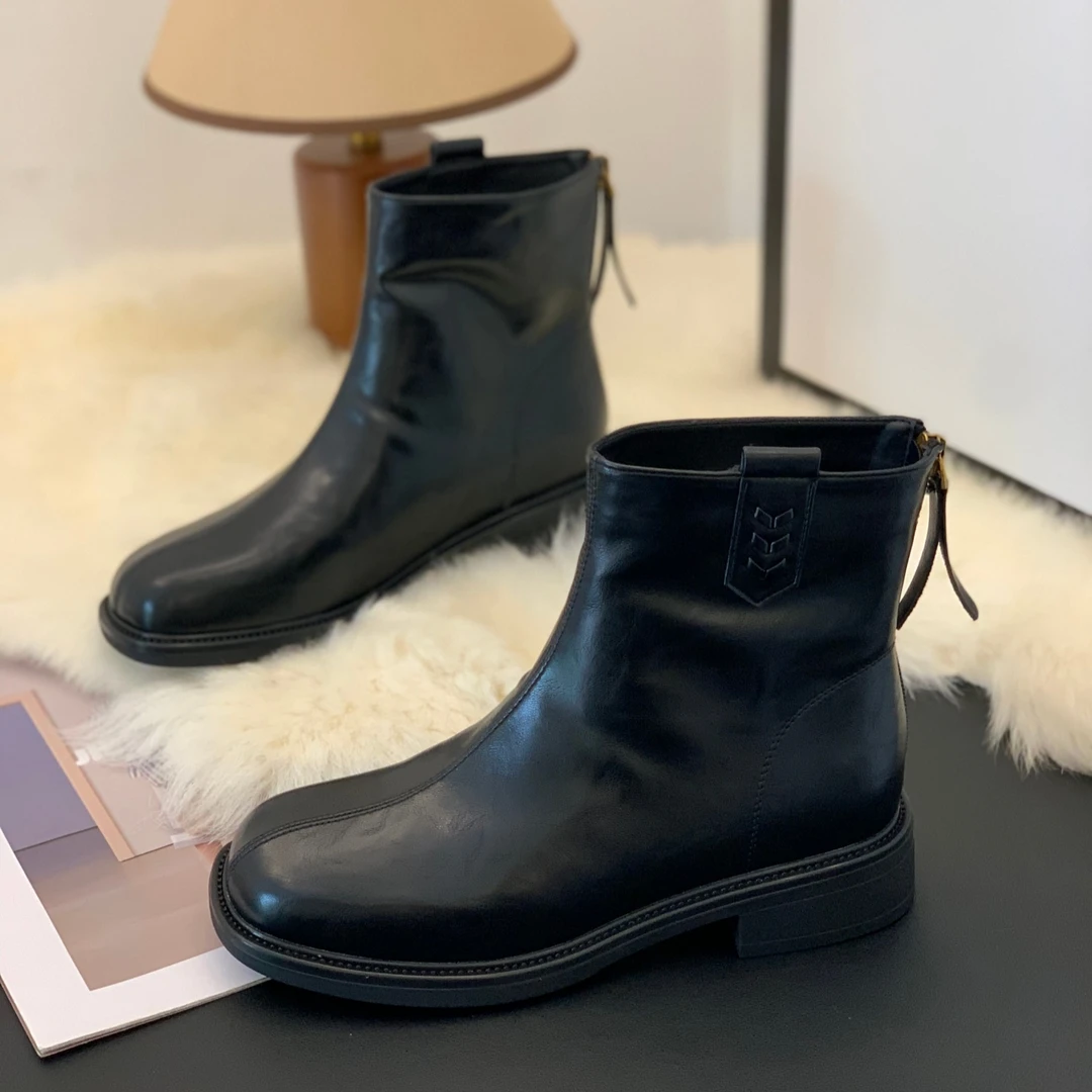 英伦厚底时尚潮酷显瘦百搭切尔西靴女2025秋冬复古低跟短筒马丁靴