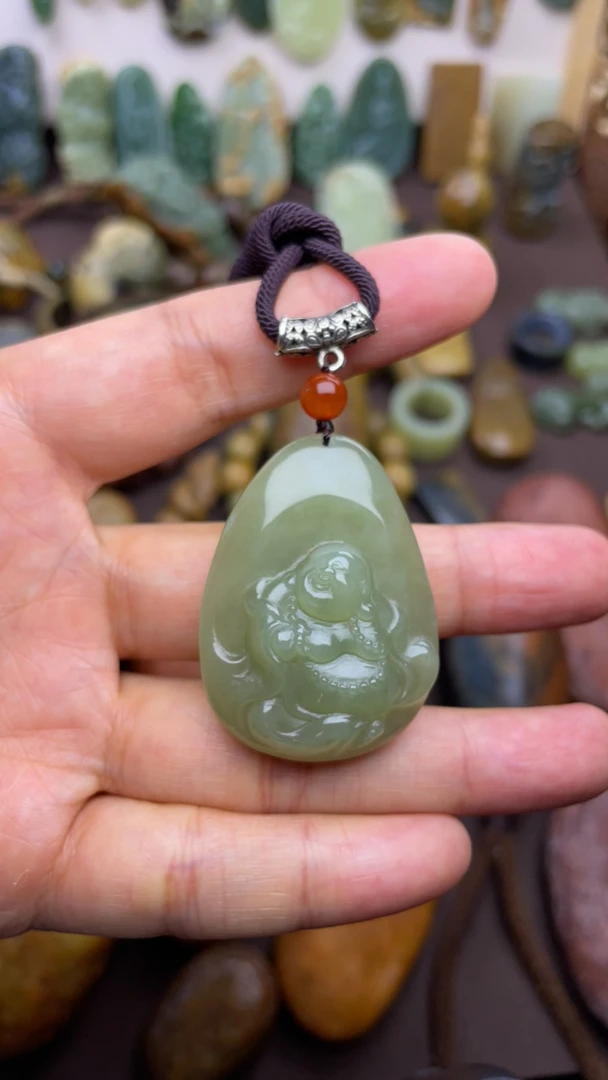弥勒佛女士款精美玉石挂件
