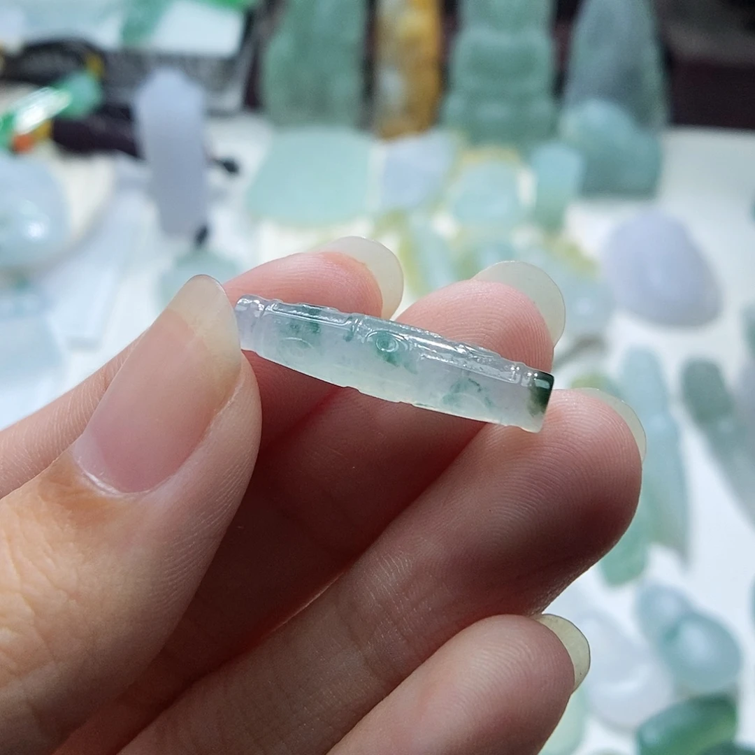 定制翡翠未镶嵌天珠