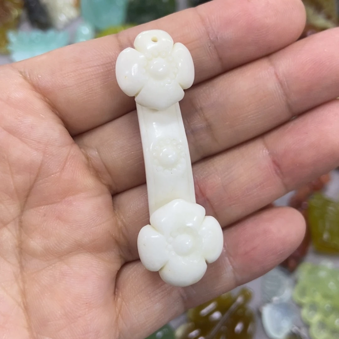 未镶嵌蛇纹石玉挂件