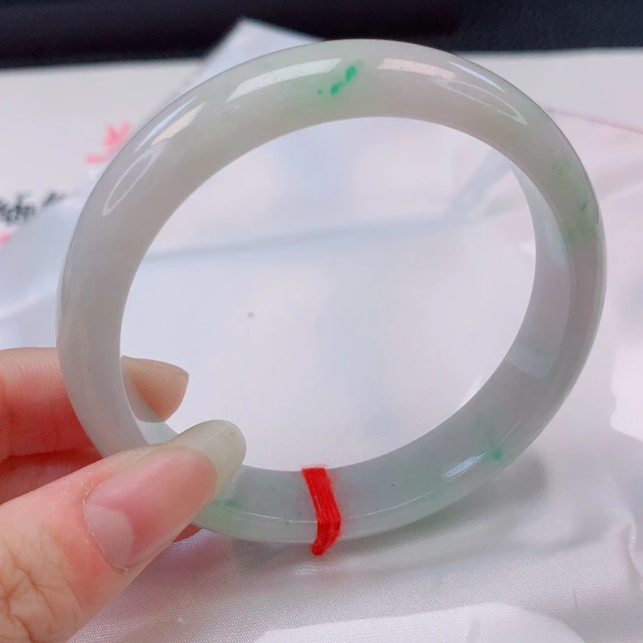 翡翠手镯未镶嵌56圈
