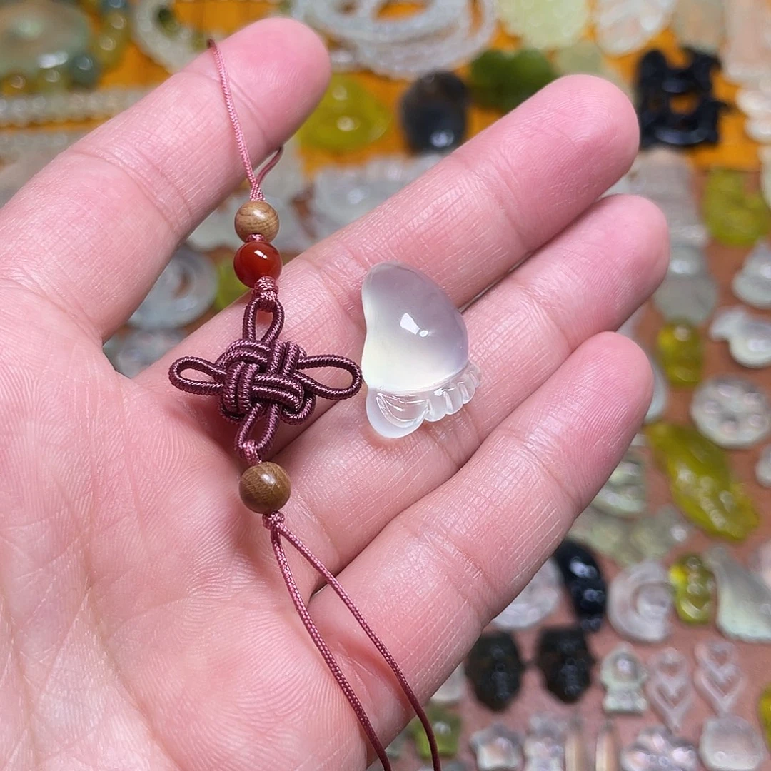 蛇纹石玉吊坠未镶嵌哎***?