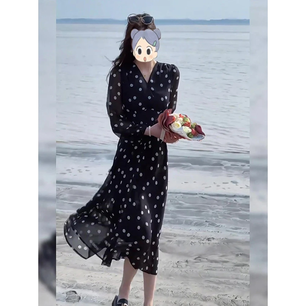 大码黑色波点V领连衣裙女2025秋季新款胖mm复古减龄气质长袖裙子