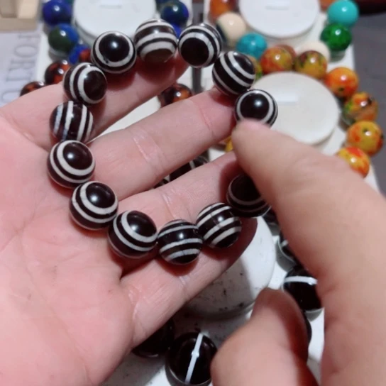 双眼皮卡1.4黑色圆珠