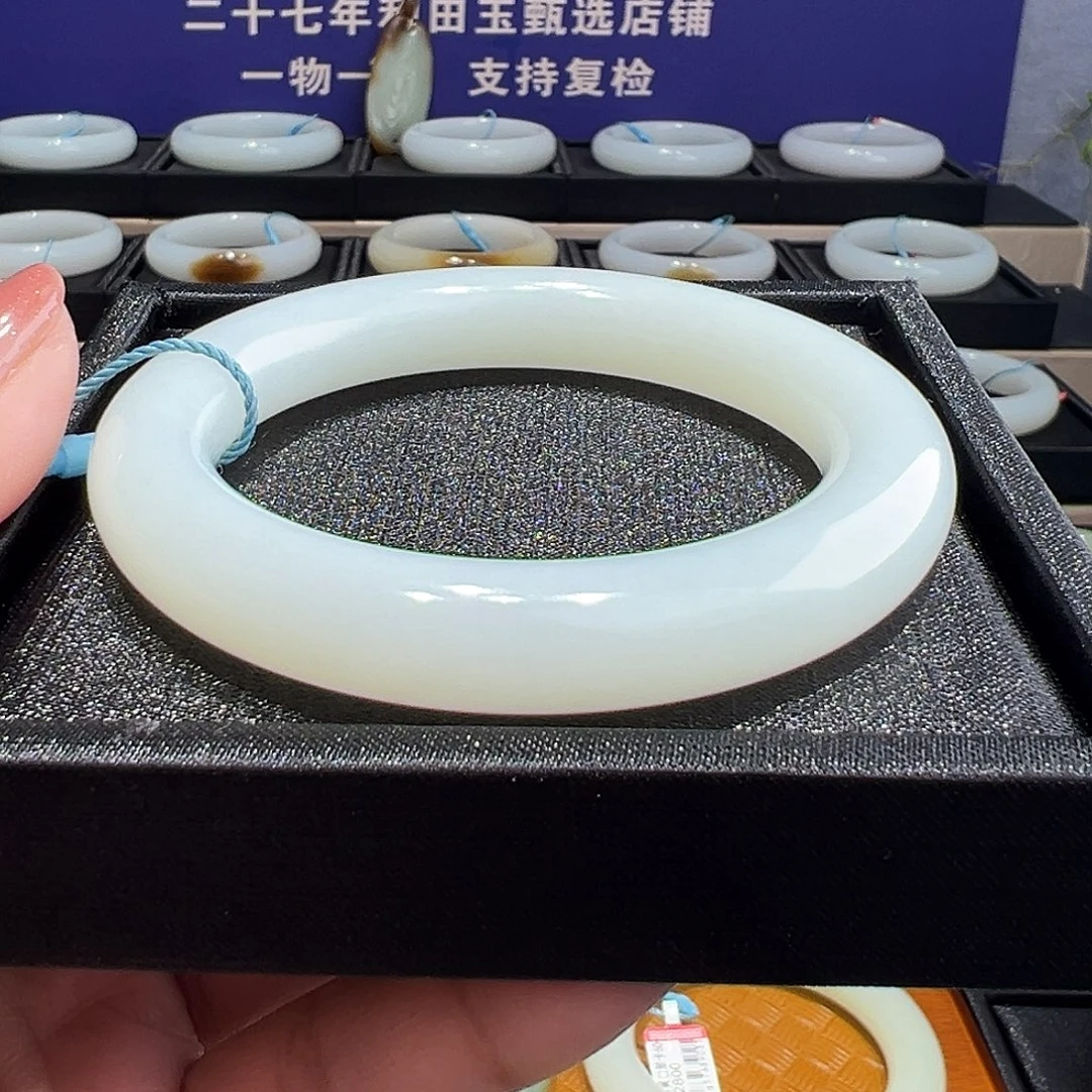 和田玉未镶嵌手镯