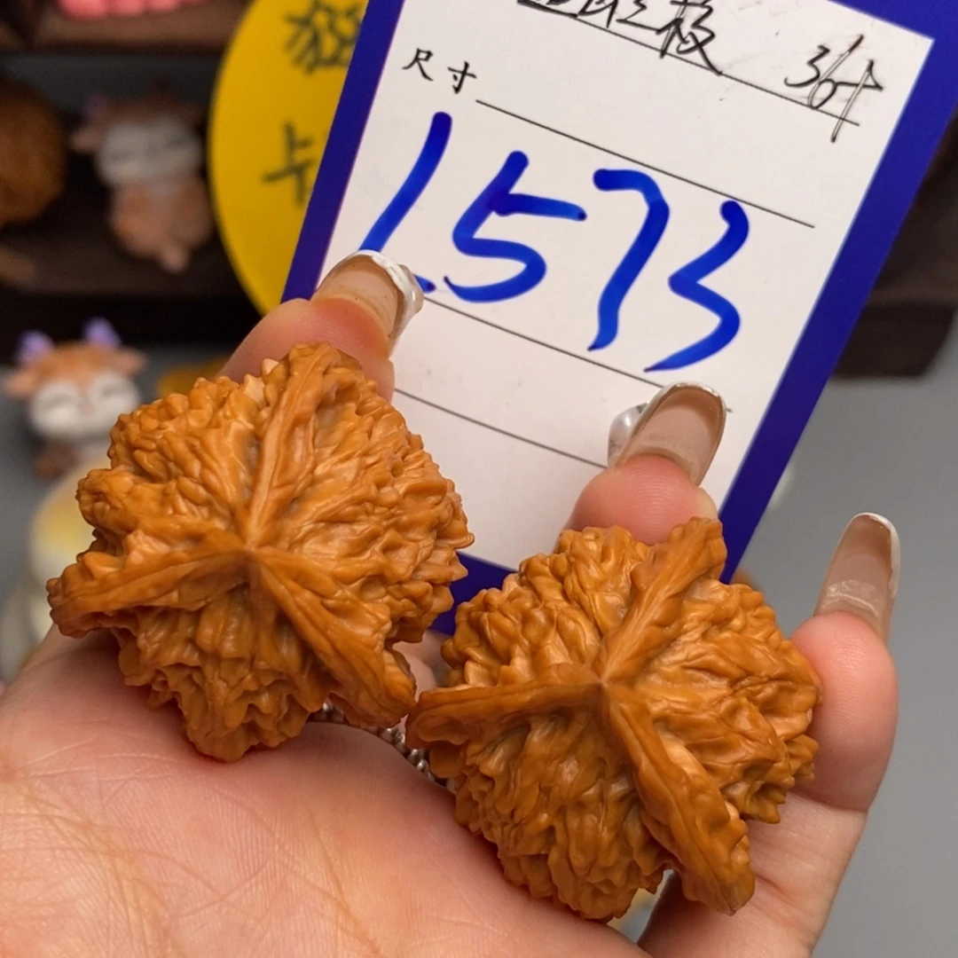 琳***.文玩核桃吊坠盘山三棱36