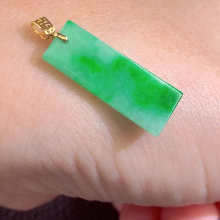 翡翠18K金镶嵌颈饰翡翠