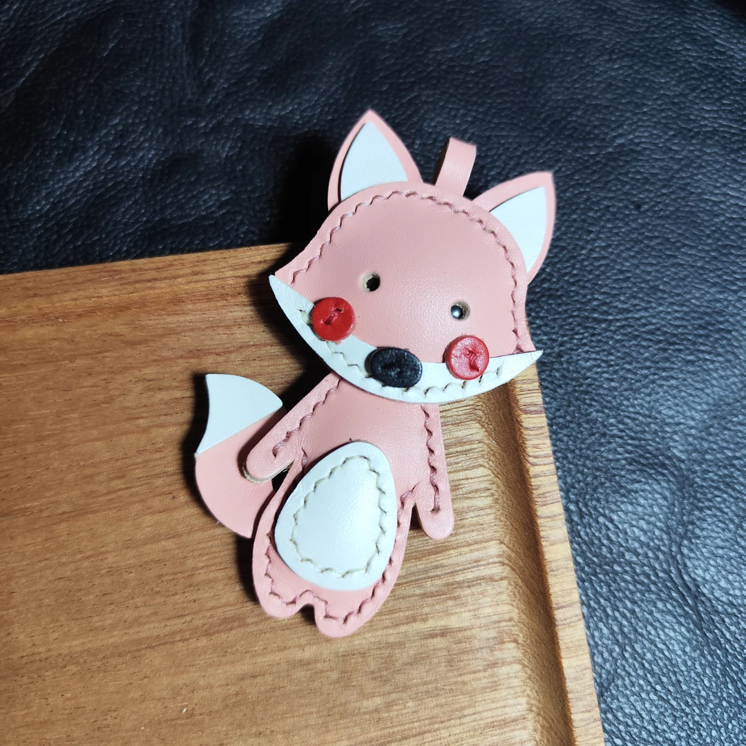 手工缝制牛皮植鞣包包挂件