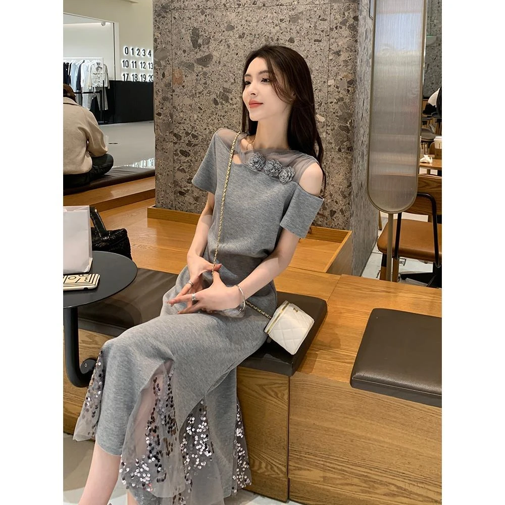 灰色法式露肩连衣裙女2025夏季显瘦减龄超好看独特漂亮高级感裙子