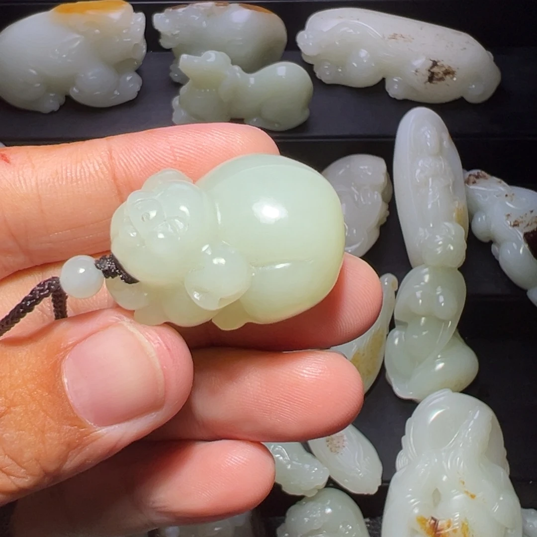 随***缘和田玉未镶嵌颈饰