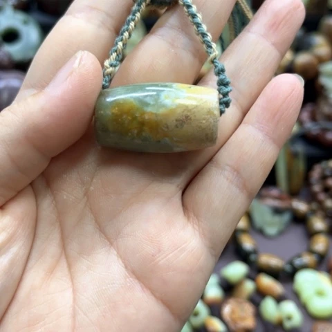 未镶嵌岫岩河磨玉（透闪石质玉）挂件