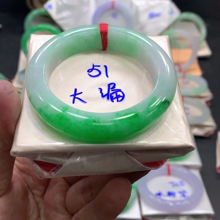 翡翠未镶嵌手镯翡翠