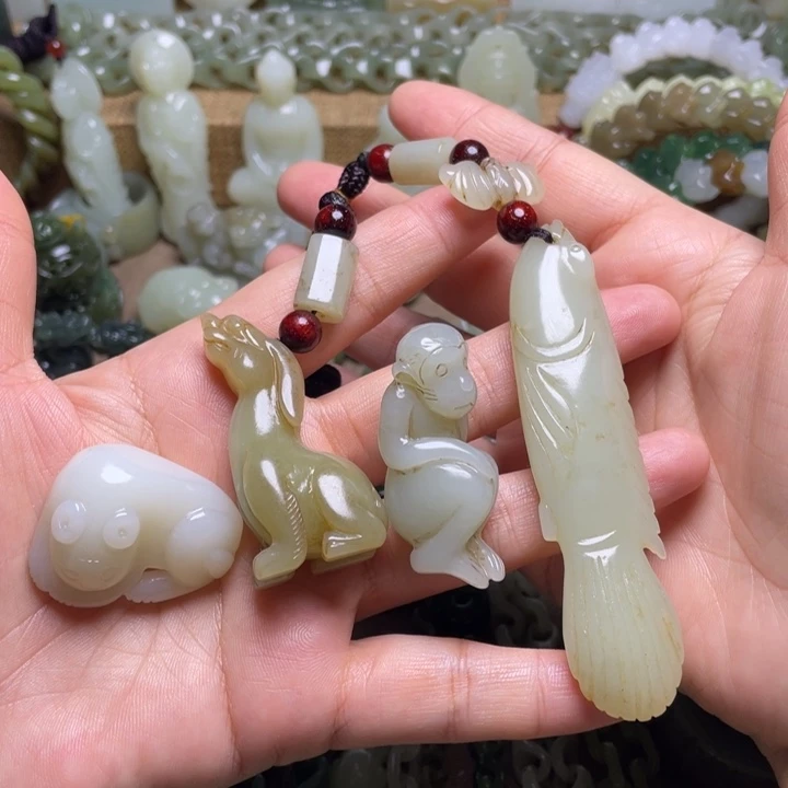 抖***友和田玉未镶嵌颈饰