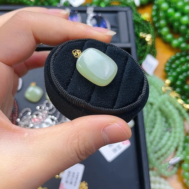 和田玉18K金镶嵌颈饰