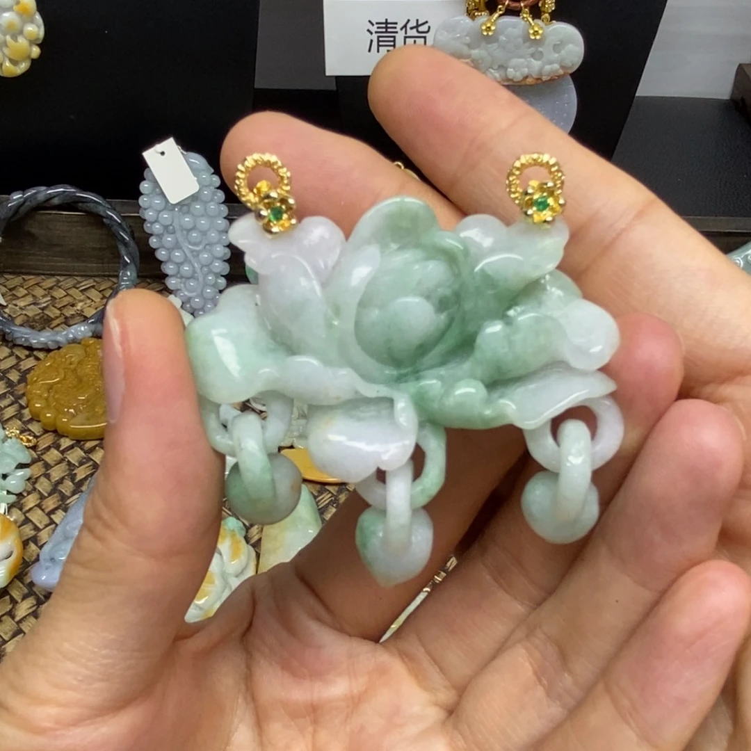 翡翠未镶嵌颈饰我*薇翡翠