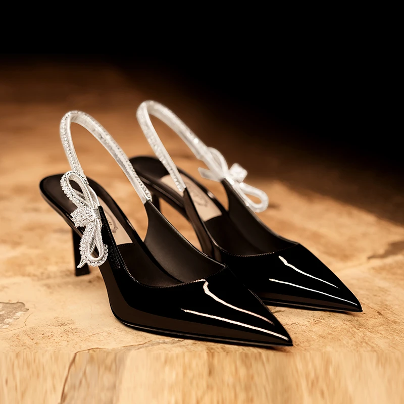 【星坠】2025夏季新款尖头高跟鞋牛漆皮拼色蝴蝶结一字带凉鞋女细跟