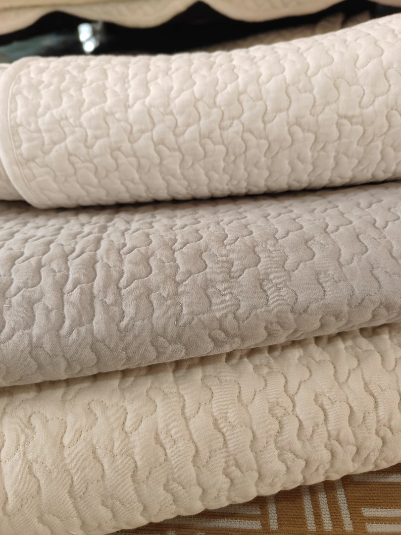 高品质密绗纯棉床盖被子尺寸约120*180左右颜色不挑发一条 微瑕