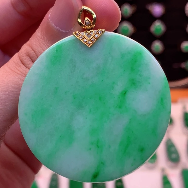 翡翠18K金镶嵌颈饰翡翠