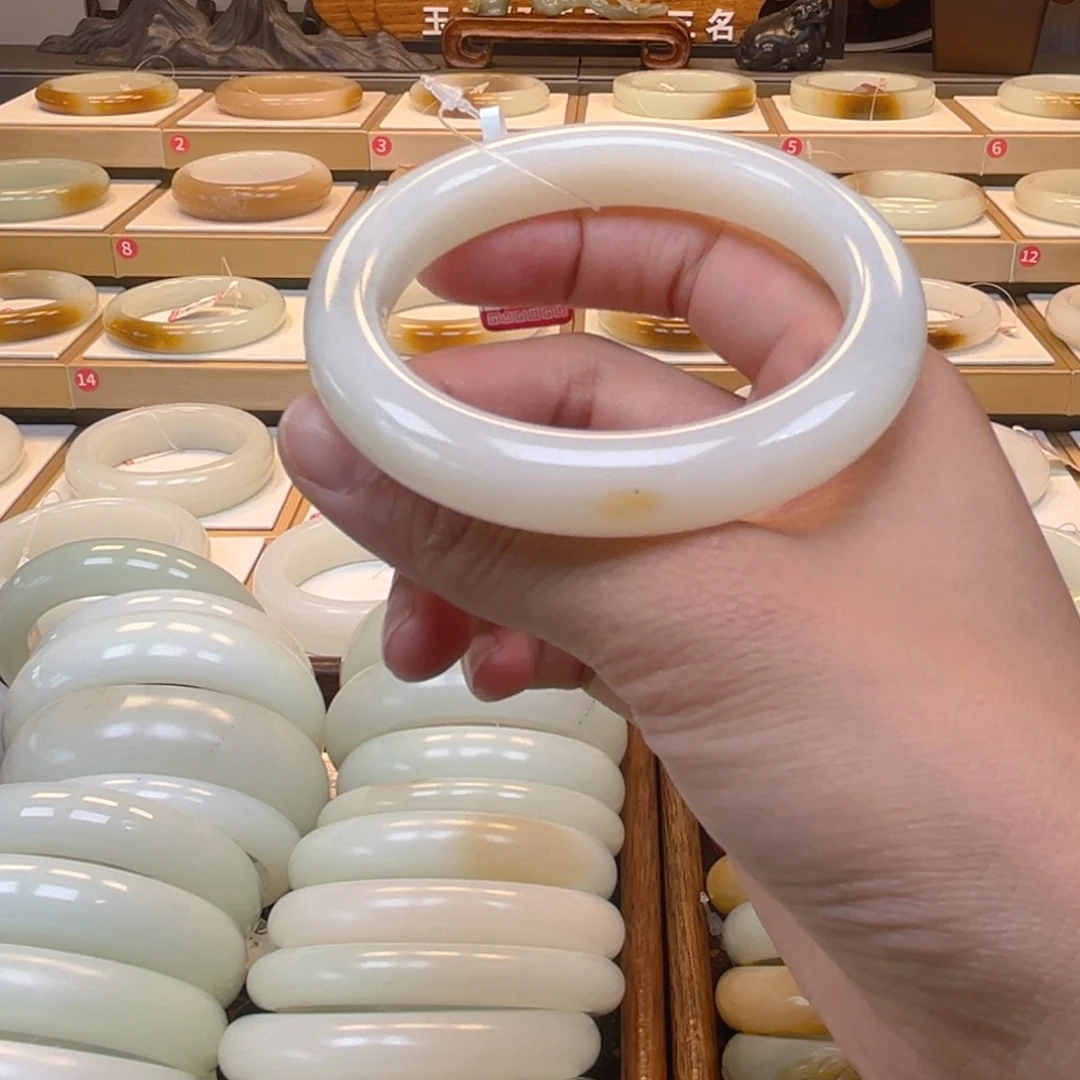 和田玉手镯未镶嵌9