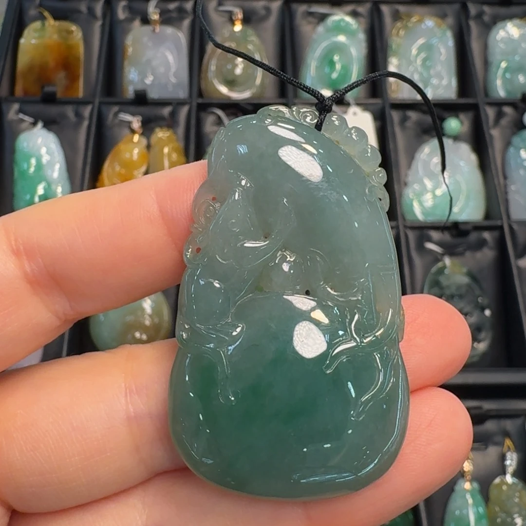 翡翠未镶嵌颈饰福瓜