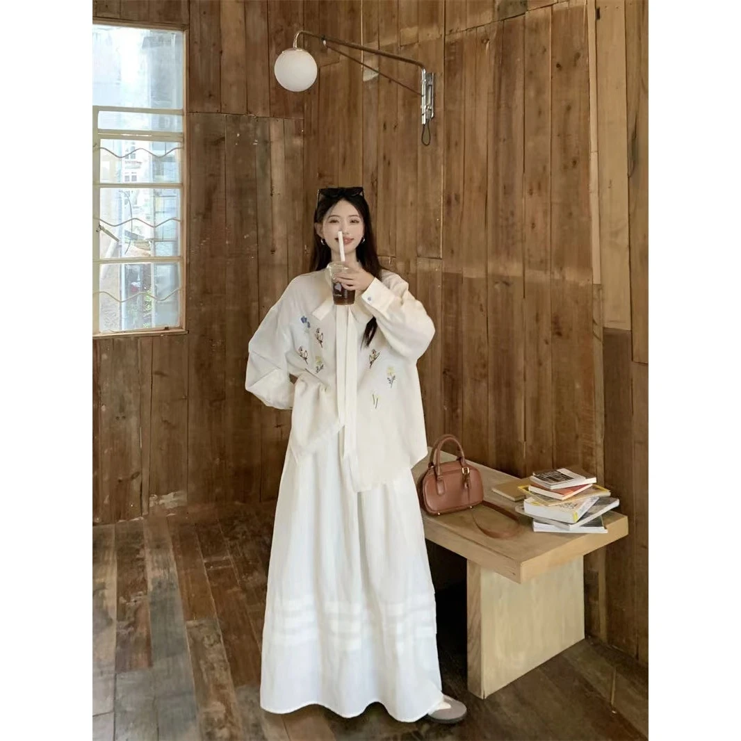 花朵刺绣白色衬衫女秋季设计感蝴蝶结领带衬衣宽松休闲8018